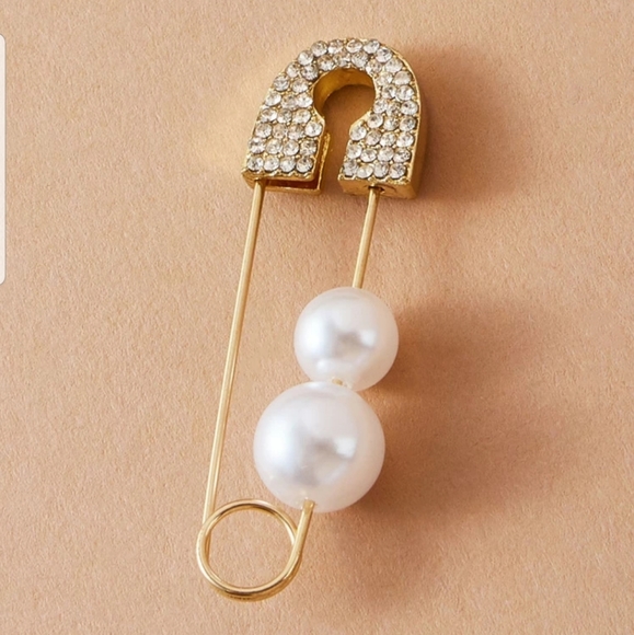 ♡Courtney♡ Safety Pin Earring - Picture 3 of 3